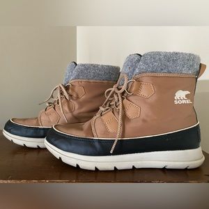 Sorel women’s Explorer Carnival waterproof boots size 9.